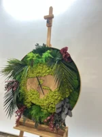 Ronde Wandklok gemaakt van Hout, Mos en Planten