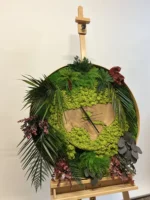Ronde Wandklok gemaakt van Hout, Mos en Planten
