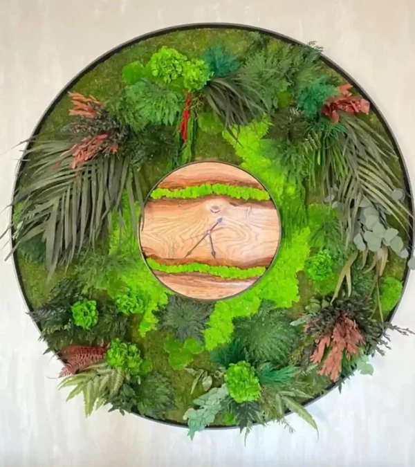Ronde Wandklok gemaakt van Hout, Mos en Planten