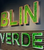 Houten letters met LED en echt mos