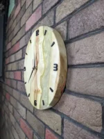 Epoxy wandklok van esdoorn met parelmoer epoxy