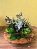 Decoratieve houten schaal: bolmos en planten