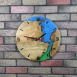 Elegante blauwe epoxy klok van eikenhout