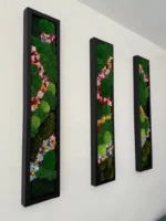 Set van schilderijen van mos - Bosmagie met bloemenpaden