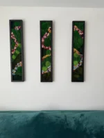 Set van schilderijen van mos - Bosmagie met bloemenpaden