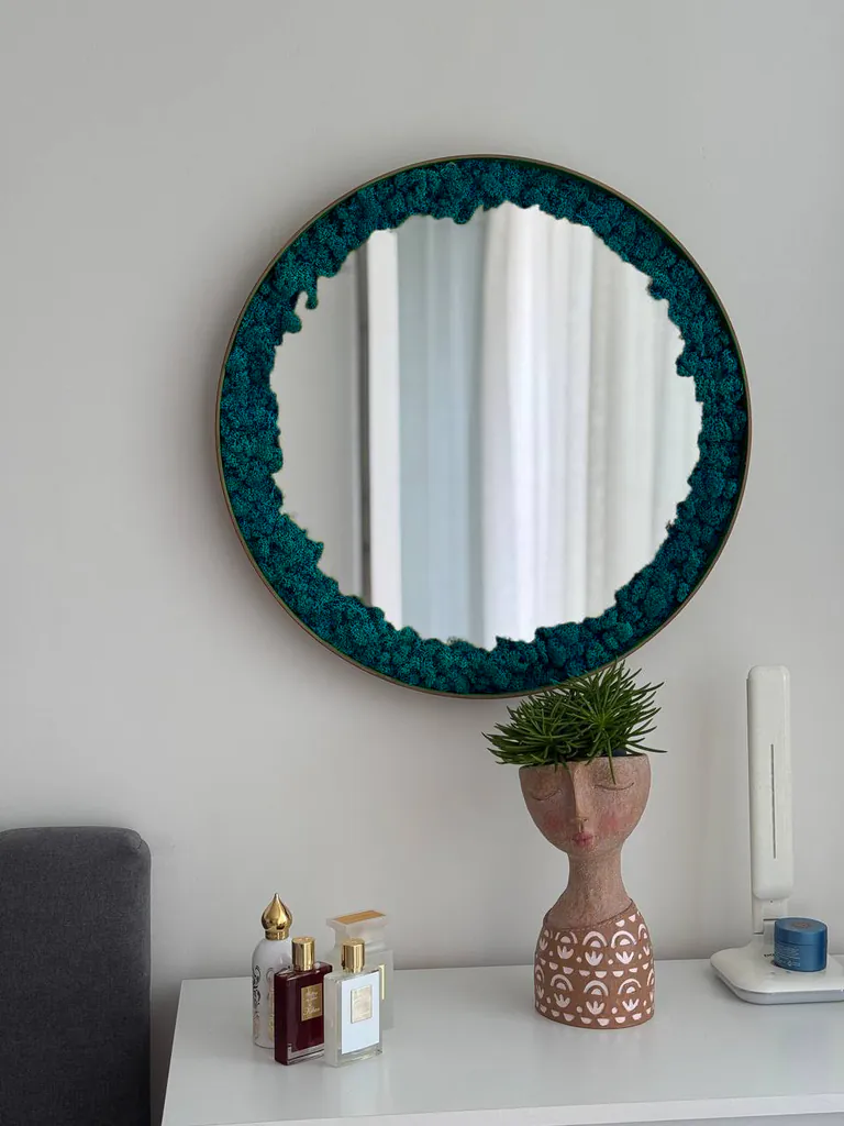 Ronde spiegel met rendiermos – Light Edition