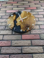 Design wandklok eikenhout met zwarte epoxyhars en parelmoer