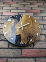 Design wandklok eikenhout met zwarte epoxyhars en parelmoer