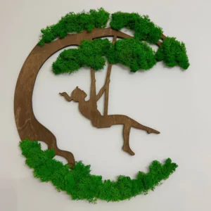 Moskunst Silhouet: Meisje op Schommel – Kunst met Mos